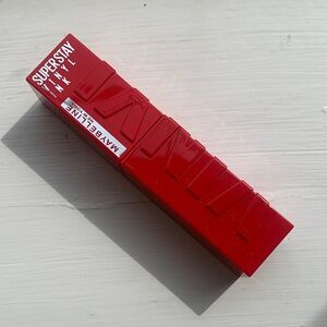 Maybelline SuperStay Vinyl Ink Lipstick - Red Hot